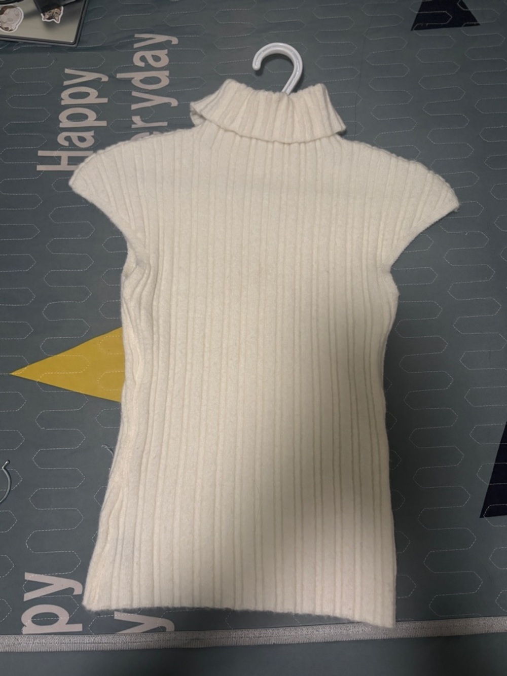 Sleeveless Ribbed Turtleneck Sweater - Cream
